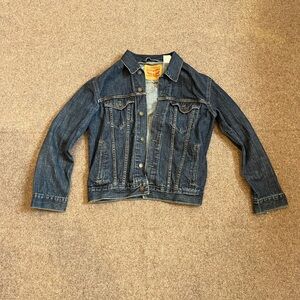 Levi’s Dark Wash Denim Jacket Small